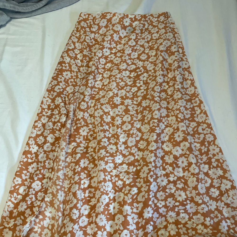 PENDING - Peachy floral midi flowy skirt with slit